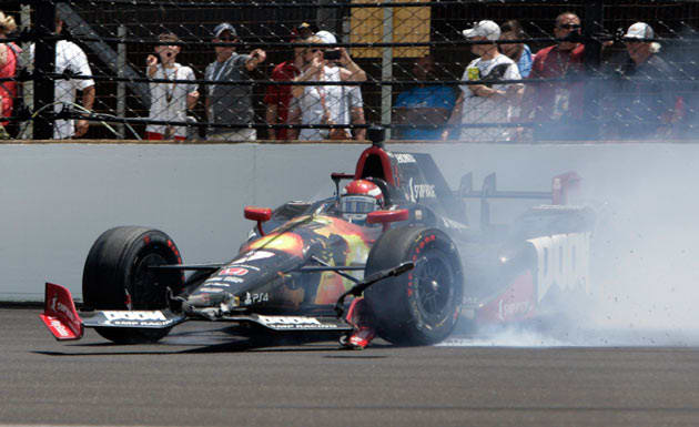 Mikhail Aleshin hits the wall.